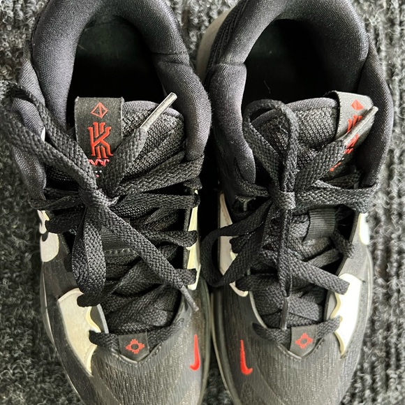 Nike Kyrie Low 5’s - Domino - Picture 6 of 8